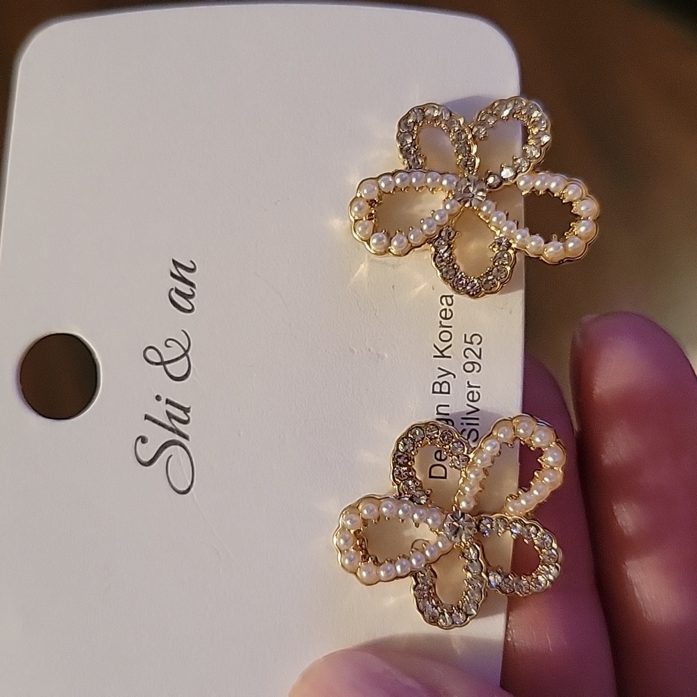 Flower 🌼 fashion earrings